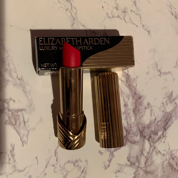 Elizabeth Arden Lipstick in Matte Velvet - Picture 1 of 3